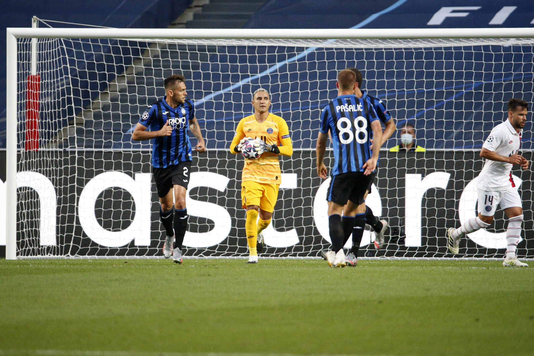 Full match Atalanta BC v Paris Saint Germain
