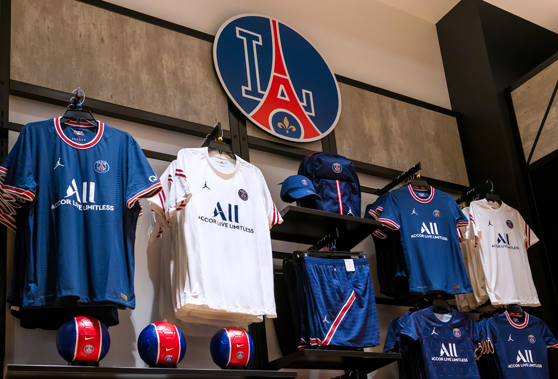 Le Paris Saint Germain ouvre une nouvelle boutique a Los Angeles Paris Saint Germain