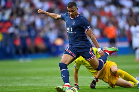 Goal Cam: Kylian Mbappé v Clermont | Paris Saint-Germain