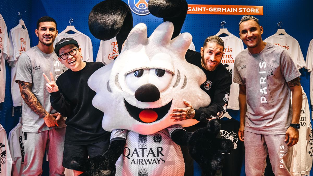 Players and Japanese designers at the club's pop up shop in Shinjuku | Paris Saint-Germain