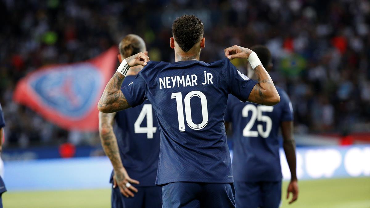 Neymar Jr Player of the Month! | Paris Saint-Germain