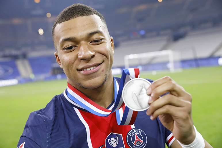 /media/262572/32-brest-mbappe.jpg