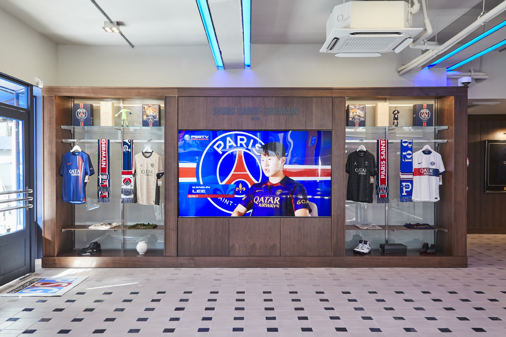 Paris Saint Germain opens its new flagship store in Seoul Paris Saint Germain