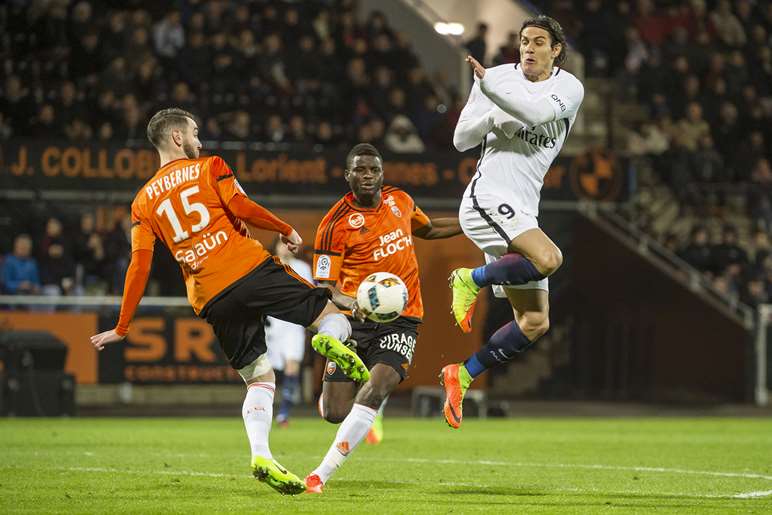 /media/267648/41-lorient-cavani.jpg