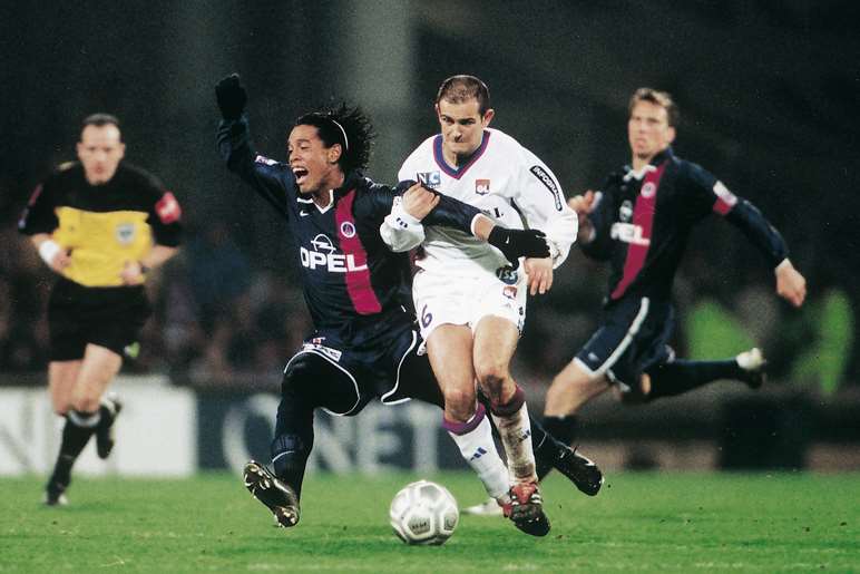 /media/269985/109-ronaldinho-lyon.jpg