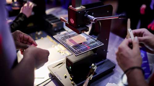 /media/292376/savoir-faire-luggage-tag.jpg