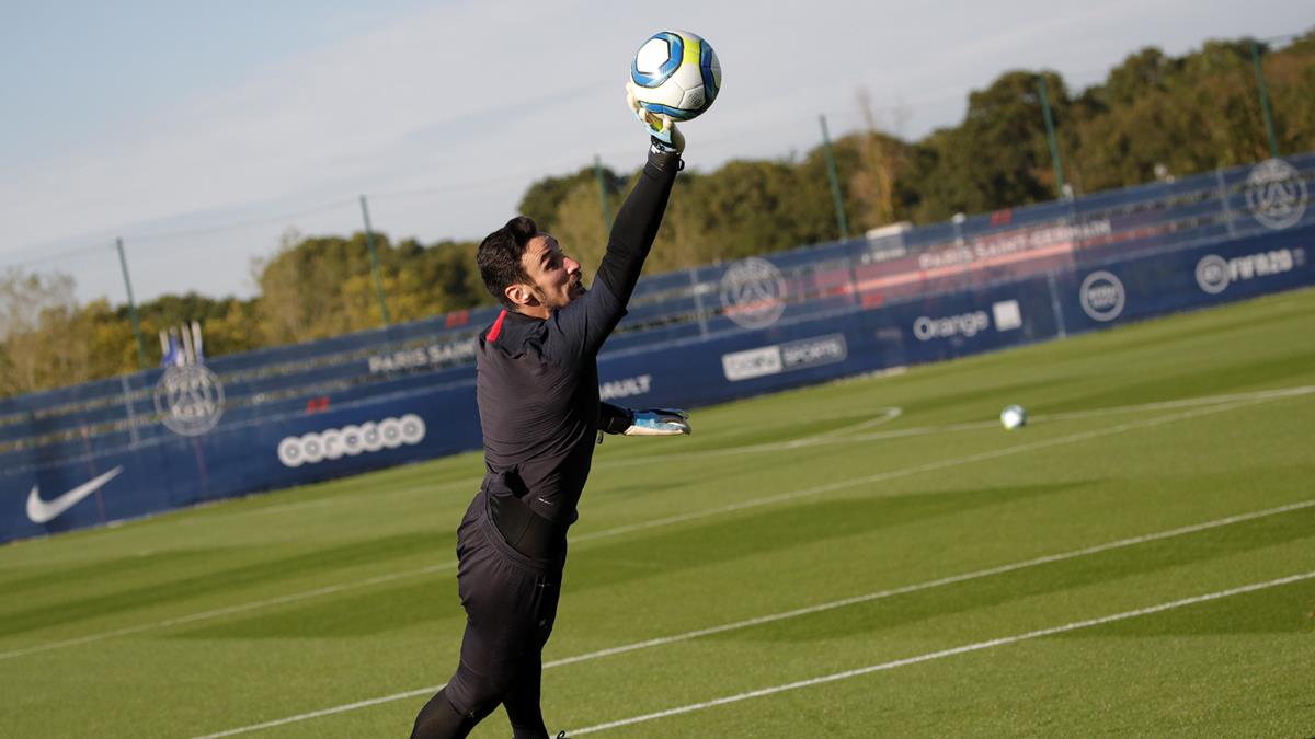 Sergio Rico extends his contract with Paris Saint-Germain